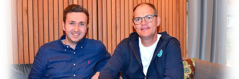 Tom Simon (l.) und Oliver Schallhorn, Geschäftsführer bei Innovations On, dehnen das Spektrum des Dienstleisters auf Cloud-native Entwicklung aus.