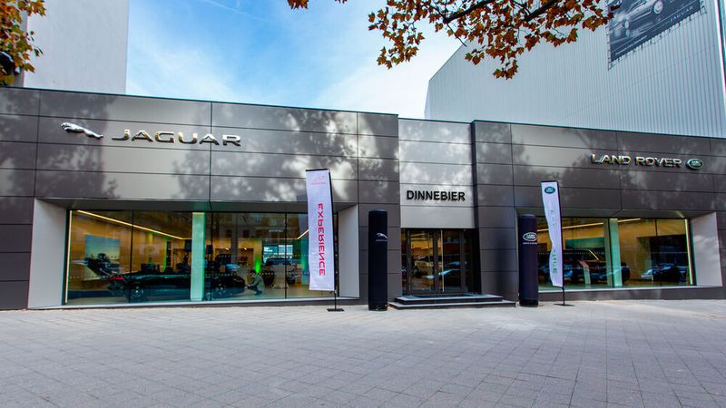 Der neue Jaguar- Land-Rover-Flagshipstore befindet sich in Berlins bester Stadtlage.