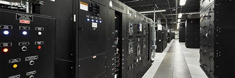Blick in den Maschinenraum des Datacenter. Um das Rechenzentrum mit Strom zu versorgen, hat der lokale Anbieter EVO auf dem Vantage-Campus ein Umspannwerk installiert.