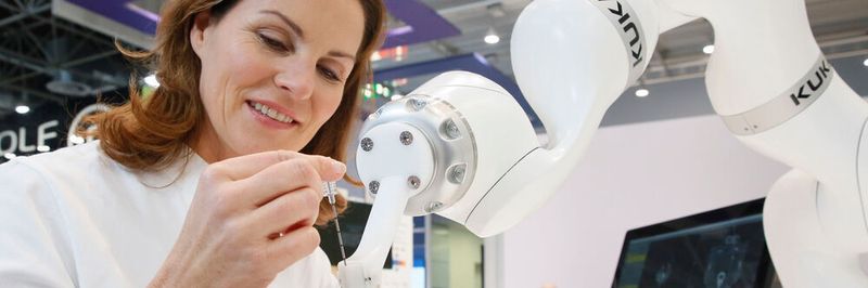Der Robotik- und Automatisierungsspezialist Kuka wird seine Beteiligung an der virtual.Medica nutzen, um aus fünf Finalisten zum Motto „Medical Robotic Challenge“ die Gewinner des „Kuka Innovation Award 2020“ zu küren.