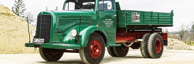 Der LK 315 aus dem Jahr 1955 ist einer der letzten Vertreter der „Hauber“-Generation. Ab diesem Zeitpunkt setzte Mercedes-Benz bei Lastwagen und Bussen auf das modernere Frontlenkerkonzept.