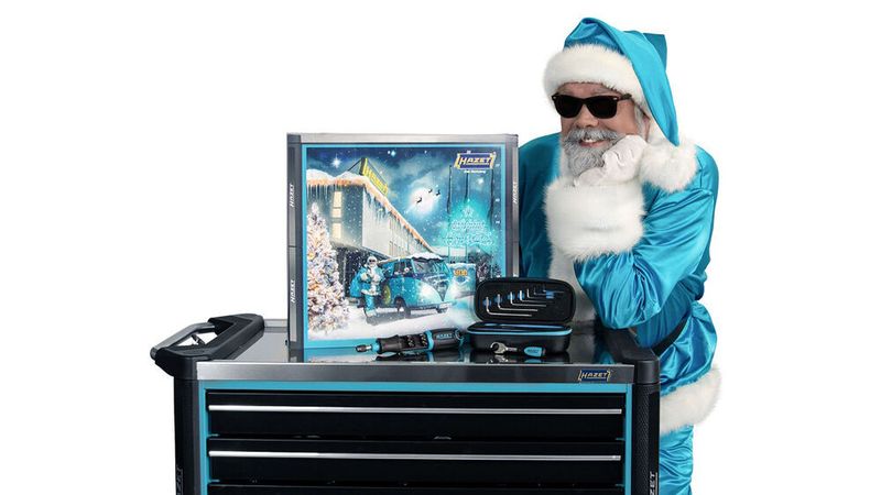 Ein Adventskalender versüßt mit Leckereien die Wartezeit aufs Christkind. Doch wirkliche Werkstattprofis freuen sich weit mehr über stählerne Bits und sirrende Ratschen.