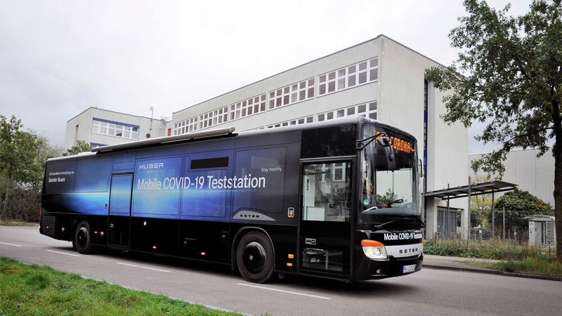 Daimler Buses hat einen Setra-Überlandlinienbus zu einer mobilen Covid-19-Teststation umgebaut.