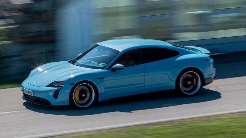 Der Porsche Taycan war im Oktober das meistzugelassene Oberklasse-Auto in Deutschland.