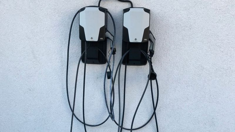 Die Kreditanstalt für Wiederaufbau (KfW) hat die Förderliste für Wallboxen veröffentlicht.