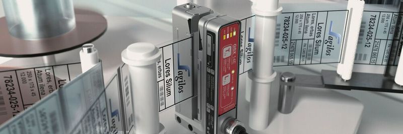 Erkennung transparenter oder teil-transparenter Etiketten auf Etikett-Träger-Kombinationen mit dem GSX14E bei Etikettiermaschinen.