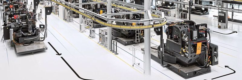 Die Fliessmontage mit fahrerlosem AGV-Transportsystem führt zu einer Produktivitätssteigerung von 30 Prozent.