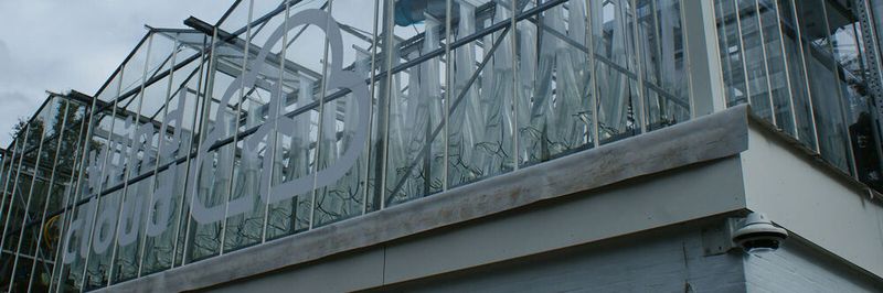 Das Rechenzentrum der Windcloud 4.0 GmbH hat eine Algenfarm auf dem Dach, die mit Abwärme aus dem Serverraum versorgt wird.
