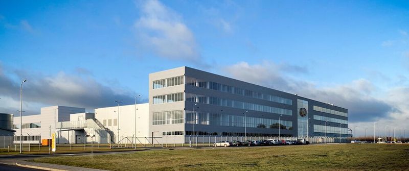 Das Elektronikwerk hat im August 2018 die Serienproduktion aufgenommen. Nun soll die Gebäudefläche zunächst auf insgesamt 22.000 Quadratmeter vergrößert werden.