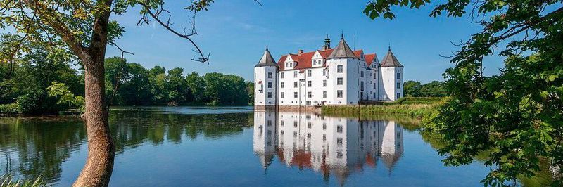 GLC Glücksburg Consulting wurde 1994 auf Schloss Glücksburg gegründet.