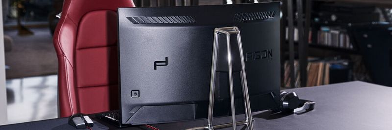 Der Standfuß des Gamingmonitors AOC Agon PD27 mit Porsche-Design soll an den Überrollkäfig eines Rennwagens erinnern. Der 27-Zöller liefert die QHD-Auflösung.