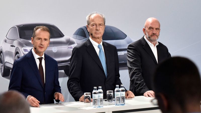 Die drei wohl mächtigsten Männer bei Volkswagen (v.l.): Vorstandschef Herbert Diess, Aufsichtsratschef Hans Dieter Pötsch und Gesamtbetriebsratschef Bernd Osterloh.