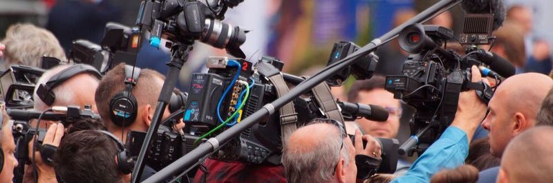Rundfunk, Fernsehen und Internet nehmen mit dem Auftrag der Warnung und Information der Bevölkerung in Krisen- und Notlagen eine entscheidende Aufgabe im Rahmen des Bevölkerungsschutzes wahr.