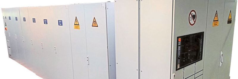 Bild 1:
IRS Systementwicklung und GvA Leistungselektronik entwickeln in enger Zusammenarbeit Pulsstromquellen für bis zu 35 kA.