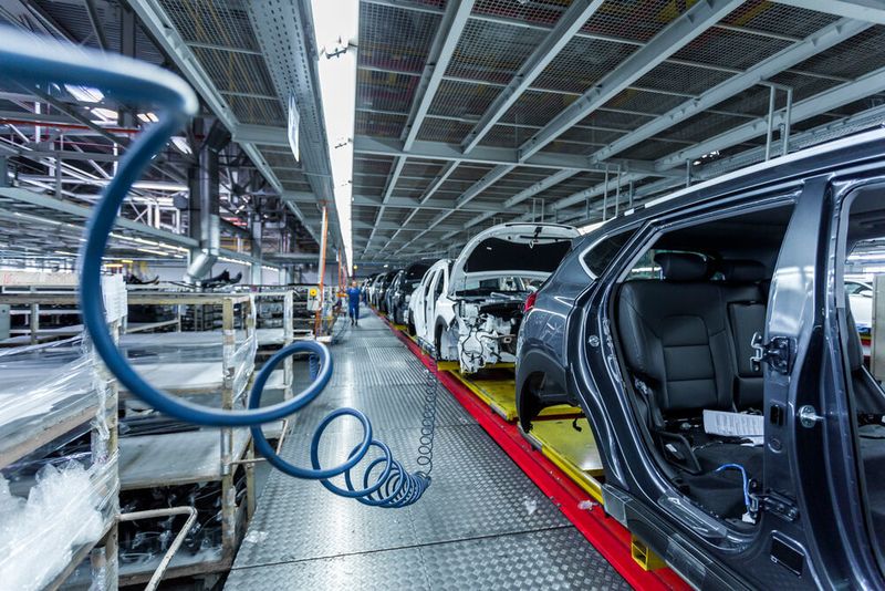 Porsche, MHP und Munich Re gründen ein Gemeinschaftsunternehmen. Das Konzept einer flexiblen Produktion wurde vorher anhand der Türmontage des OEMs getestet.
