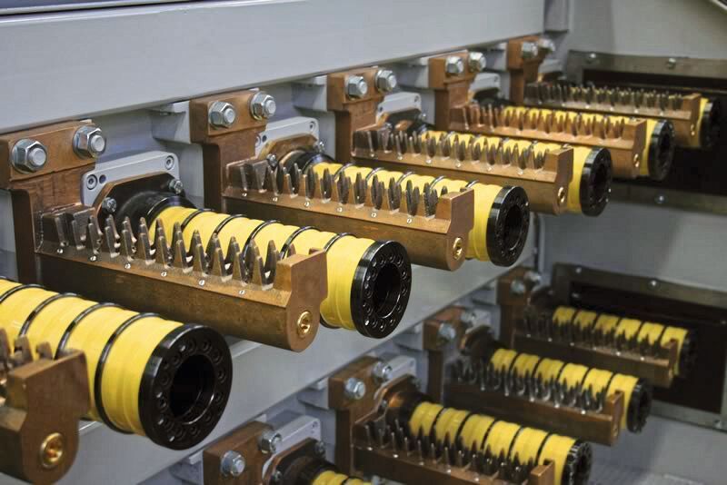 Die Ziehwerkzeuge von Ceramtec bestehen entweder vollständig aus Keramik oder in einer kostengünstigeren Variante aus einem Keramik-Stahl-Verbund, bei dem nur im Verschleißbereich Keramik eingesetzt wird. So ist ein Ersetzen der Keramikringe bei Verbundlösungen möglich.