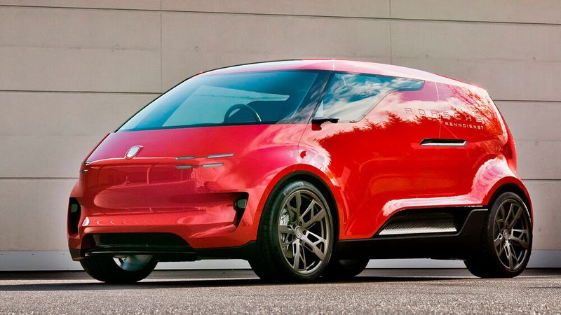 Die wohl auffälligste Kuriosität in dem großen Strauss unbekannter Konzepte ist das 1:1-Hartmodell des Porsche Vision „Renndienst“ aus dem Jahr 2018.