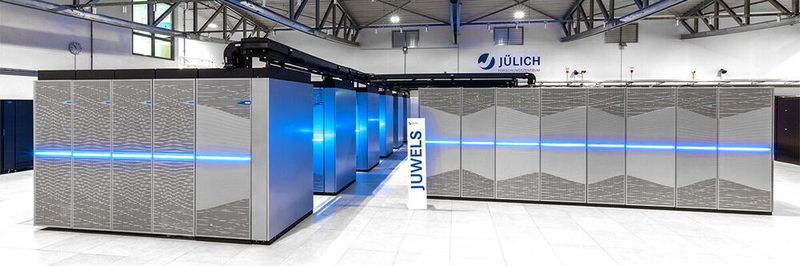 Das ist der „Juwels“-Supercomputer in der Rechnerhalle des Jülich Supercomputing Centre.