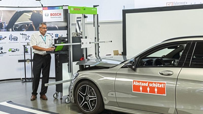 Anders als bei anderen Systemen funkioniert das Ausrichten beim DAS 3000 von Bosch – und das gelinge jetzt sogar noch schneller, verspricht der Hersteller.