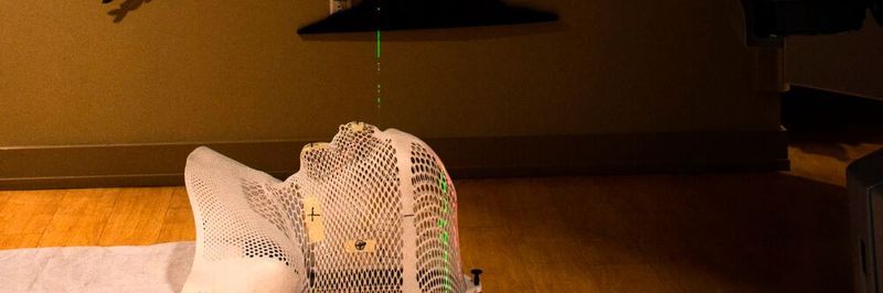 Mit dem punktgenauen Verfahren der Partikeltherapie soll das umliegende gesunde Gewebe bei der Krebsbehandlung geschont werden.