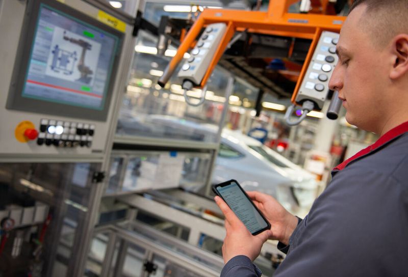 Welche Herausforderungen stellt eine smarte Fabrik? Beim Smart Factory Day geben Fachexperten Antworten.