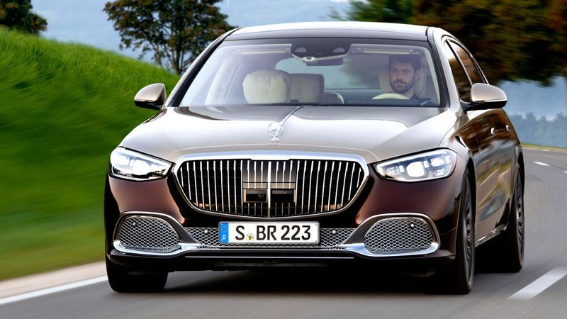 Mercedes krönt die S-Klasse mit einer Maybach-Variante. Erkennungsmerkmal ist unter anderem eine Zweifarb-Lackierung.