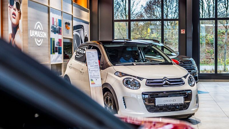 Im Showroom in Lübeck haben fünf Fahrzeuge Platz.