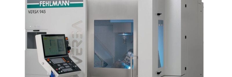 Das 5-Achs Hochleistung-Bearbeitungszentrum Versa 945 mit grösserem Arbeitsraum und Schwenkbereich sowie entsprechenden Achs-Verfahrwegen. Die Basis bilden die beiden Bearbeitungszentren Versa 645 und 825.