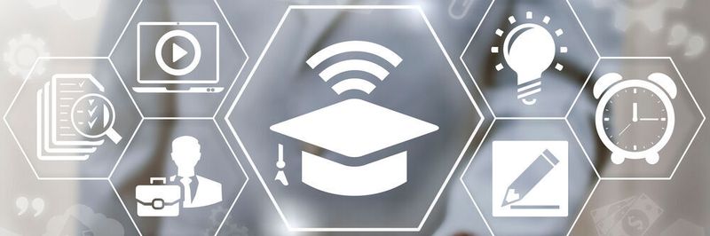 Sei es für Arbeitsaufträge oder um Vokabeln nachzuschlagen: Moderner Schulunterricht benötigt eine Internetverbindung.