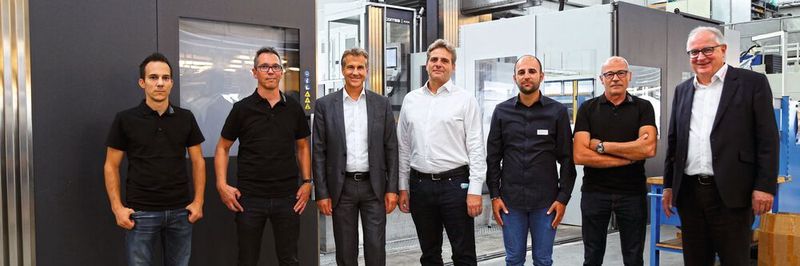 Gute Zusammenarbeit zwischen der CORREA-Vertretung Josef Binkert AG und Hydro Exploitation SA von li. nach re.: Gilles Taramarcaz (Responsable technique / Atelier d’usinage), Eric Léger (Responsable Unité Production, Ateliers Centraux) Elmar Kämpfen (CEO, alle Hydro Exploitation), Alexandre Jolliet (Verkaufsingenieur Maschinen J. Binkert AG), Dario Grande (Gebietsverkaufsleiter West), Pierre-Yves Besse (Responsable Atelier d’usinage Hydro Exploitation), Martin Bögli (Produktmanager Maschinen, J. Binkert AG).