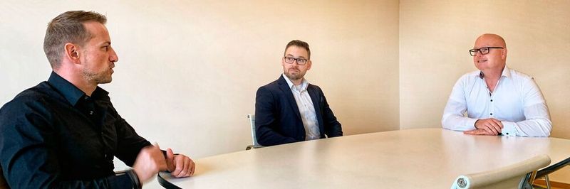 Thomas Bauer (Telekom und MobilcomDebitel), Timo Klasen (Telefónica, 1&1, Yourfone) und Rene Götz (Vodafone) sind ab sofort die Ansprechpartner der jeweiligen Business Unit (v.l.n.r.).
