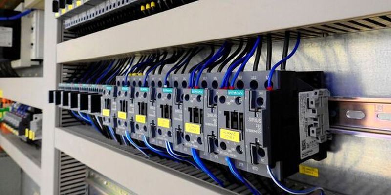 Mehr Digitalisierung im Schaktschrank, das will die Kooperation „Smart Engineering and Production 4.0“ erreichen.