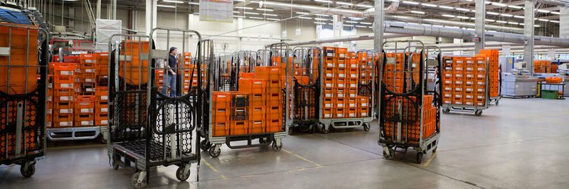 Mit dem Einsatz von Sensoren des Unternehmens Sigfox will die Österreichische Post ab sofort ihre Rollbehälter tracken.