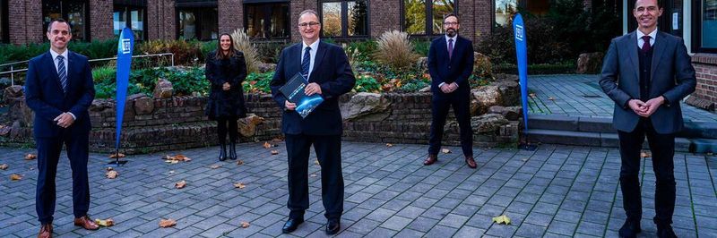 Mit der Dietz AG, Bensheim, und der Goldbeck GmbH, Bielefeld, stehen dem Unternehmen ein zuverlässiger Investor und ein erfahrener Generalunternehmer zur Seite. V.l.n.r: Markus Engelmann, Vorstand und CTO der Dietz AG, Jennifer Wilde-Zimmermann, Vertriebsleitung Niederspannungsmotoren bei WEG Germany GmbH, Wilmar Henning, Geschäftsführer der WEG Germany GmbH, Martin Böhler, Projektkoordinator bei WEG Germany GmbH, Dieter Spürck, Bürgermeister der Stadt Kerpen.