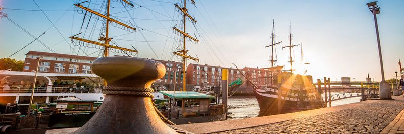 Die Hansestädte Hamburg und Bremen digitalisieren ihre Schiffsregister.
