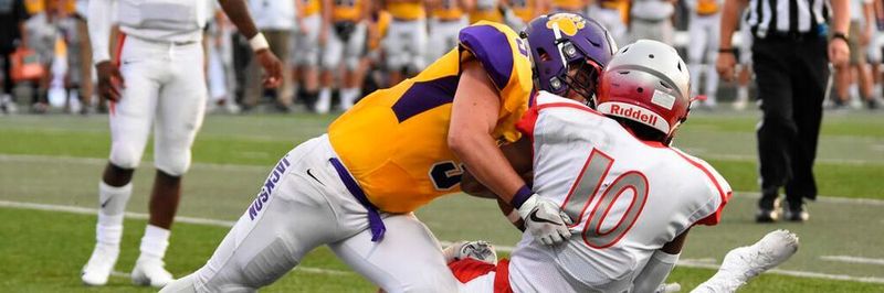 Im Vollkontaktsport American Football gehören harte Tackles zum Tagesgeschäft. Ein neues Helmmodell vom Marktführer Riddell soll durch 3D-gedruckte Gitterstrukturen eine bessere Dämpfung bieten und die Spieler so vor Gehirnerschütterungen schützen.