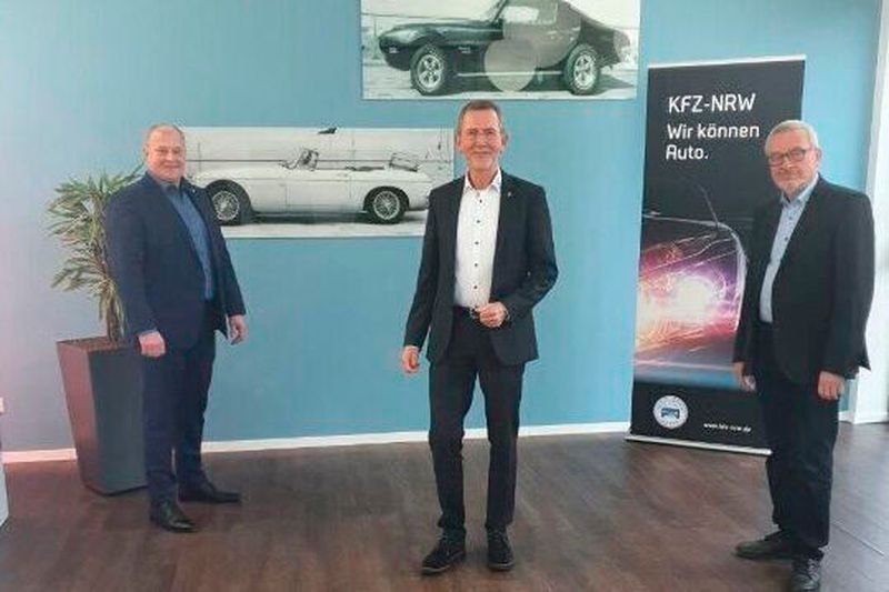 Der neue Vorstand des Kfz-Landesverbands NRW: (v. li.) Vizepräsident Detlef-Peter Grün, Präsident Frank Mund und Vizepräsident Herrmann Bleker.