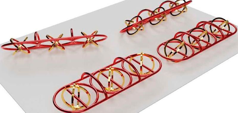 Computergrafik eines Mikrovehikels mit Eisenrädern (goldfarben) und einer Polymer-Chassis (rot). Das Vehikel ist 0,25 Millimeter lang.