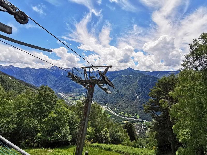 Von der Bergstation aus eröffnet sich der Blick auf ein herrliches Alpenpanorama.
