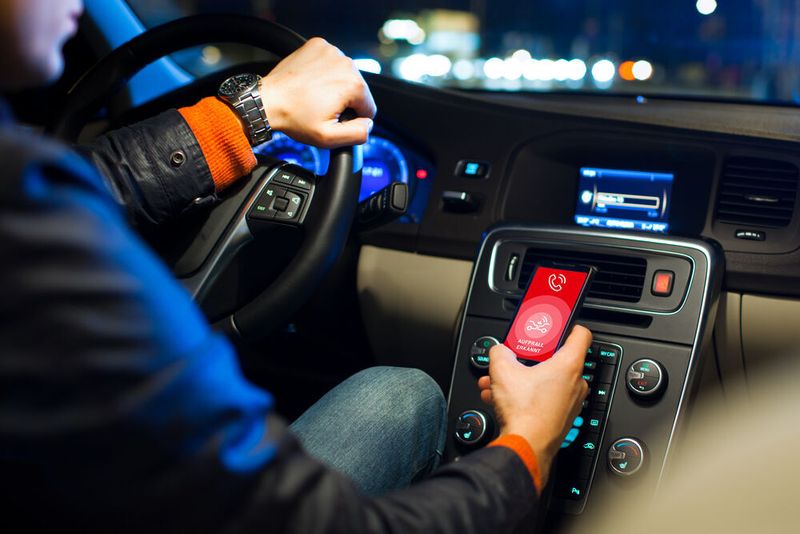 Bosch Service Solutions investiert in Sfara. Das US-amerikanische Unternehmen entwickelt App-basierte Technik, die Unfälle und Notfälle erkennen.
