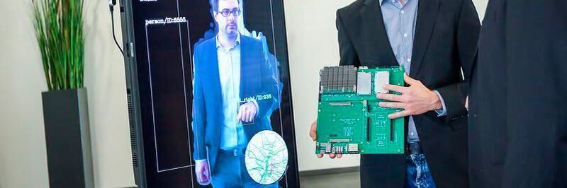 Die im Rahmen des Projekts VEDLIoT entwickelte Hardware-Plattform findet zum Beispiel Anwendung in einem intelligenten Spiegel.