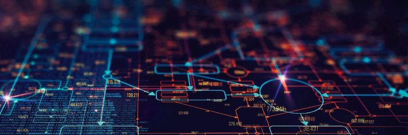 Ein JIT-Compiler übersetzt ein Programm oder Programmteile beim Start oder zur Laufzeit nach Bedarf in Maschinencode.
