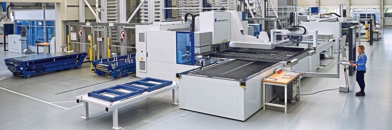 In seiner Smart Factory zeigt der Maschinenhersteller Trumpf die Vorteile einer vollständig digitalisierten, vernetzten Blechteilfertigung.