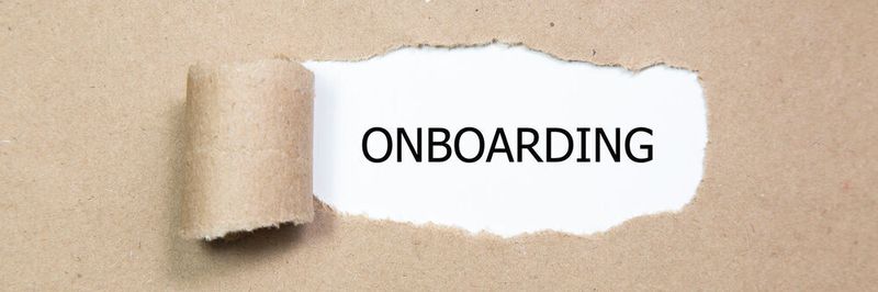 Onboarding ist ein Begriff aus dem Personalmanagement und bezeichnet die Eingliederung neuer Mitarbeiter in ein Unternehmen.