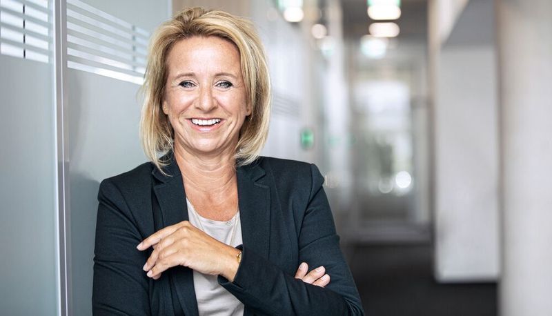 „Es ist wichtig für den Schaltanlagenbauer, den Prozess ideal entlang des digitalen Engineerings zu führen“, erklärt Nicole Kreie, Elektroingenieurin und Head of Project Service international bei Wago.