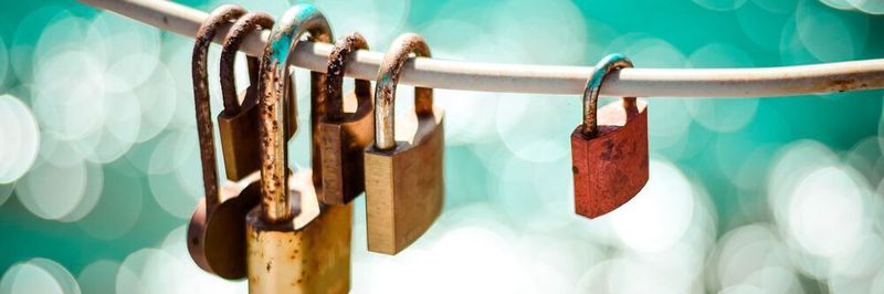 Da die Industrie mit sensiblen Daten hantiert, deren Manipulation oder Diebstahl große finanzielle Schäden anrichten kann, ist das Thema Sicherheit besonders wichtig