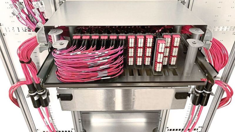 Meet-Me-Rooms: Das Verteilergehäuse DN-ODF eignet sich nicht nur für den MMR, sondern auch als zentrale Patchlokation im Rechenzentrum.