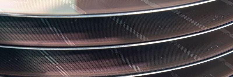 Magnetsensoren lassen sich mt dem microVEGA xMR fertigen. Ein On-the-Fly-Laserspot ist in Geometrie und Pulsenergie flexibel anpassbar.