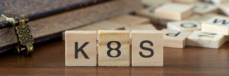 Um eine Container-Umgebung mit Ansible zu automatisieren, kann mit der Kombination von Red Hat OpenShift, Red Hat Ansible und Kubernetes Operators eine weitreichende Automatisierung erreicht werden.