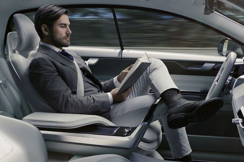 Künstliche Intelligenz hilft dem Menschen künftig beim Autofahren.